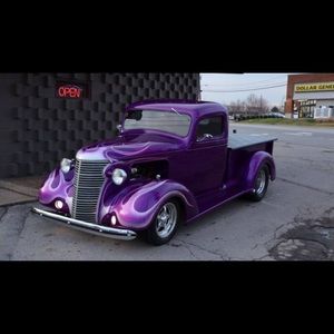 Meet your Posher, Dennis